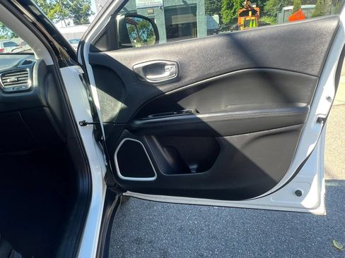 Used 2019 Jeep Compass Latitude FWD image 27