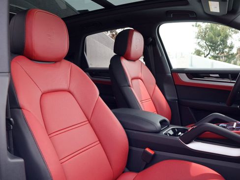 New 2026 Porsche Cayenne image 24