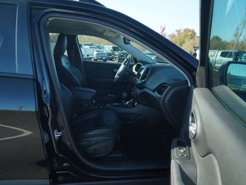 Used 2022 Jeep Cherokee Trailhawk image 20