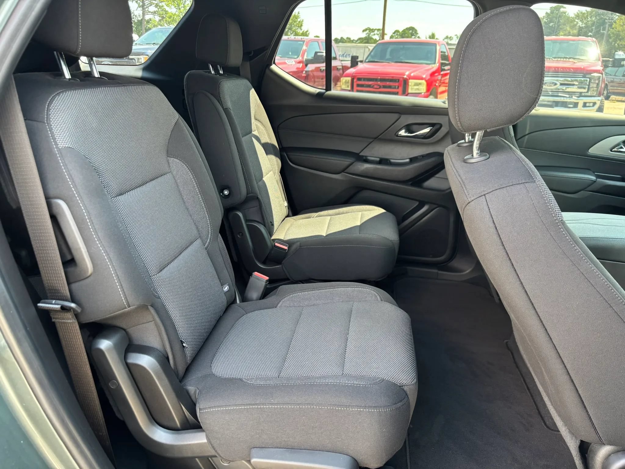 Used 2022 Chevrolet Traverse LT FWD image 19