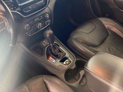 Used 2020 Jeep Cherokee Limited FWD image 19