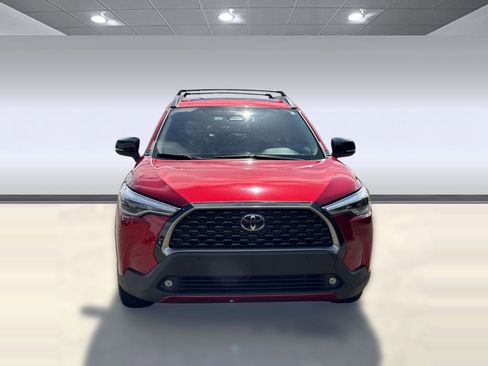 Used 2025 Toyota Corolla Cross XLE w/ Convenience Package FWD image 2