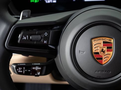 Certified 2026 Porsche Cayenne E-Hybrid Coupe AWD/4WD image 10