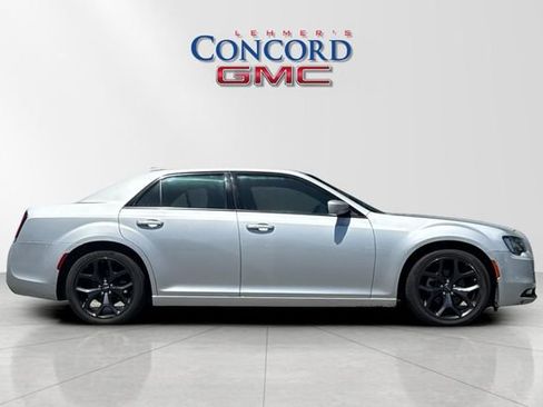 Used 2023 Chrysler 300 S RWD image 3