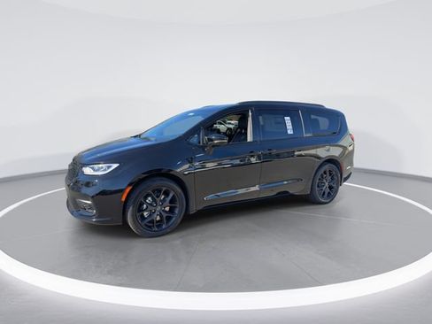 New 2026 Chrysler Pacifica Limited w/ S Appearance Package FWD image 4