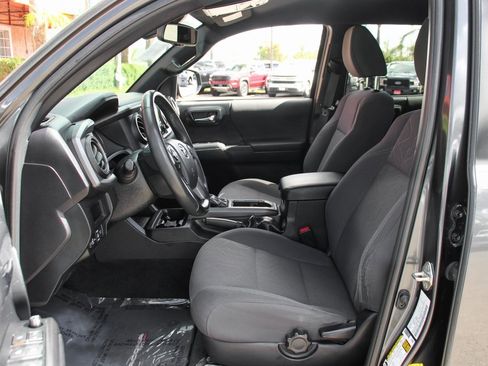 Used 2019 Toyota Tacoma TRD Sport image 15