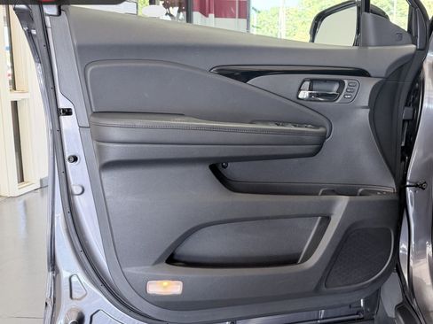 Used 2020 Honda Pilot Touring image 11