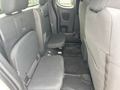 Used 2022 Nissan Frontier S image 27