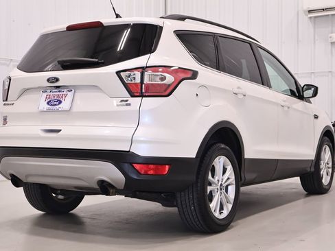 Certified 2018 Ford Escape SE w/ SE Sync 3 Package AWD/4WD image 10
