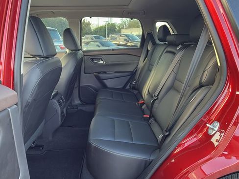 Used 2023 Nissan Rogue SL w/ SL Premium Package image 12