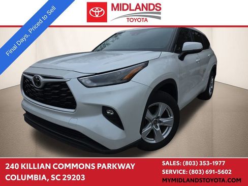 Used 2024 Toyota Highlander LE image 1