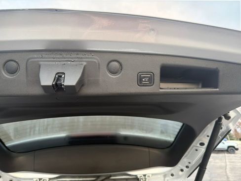 Used 2022 Chevrolet Equinox RS w/ RS Leather Package image 30