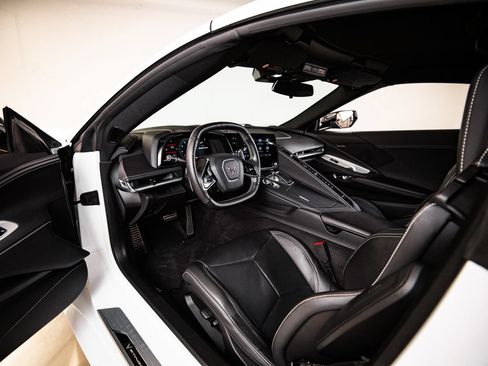 Used 2022 Chevrolet Corvette Stingray Coupe RWD image 4