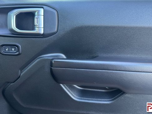 Used 2021 Jeep Gladiator Sport image 21