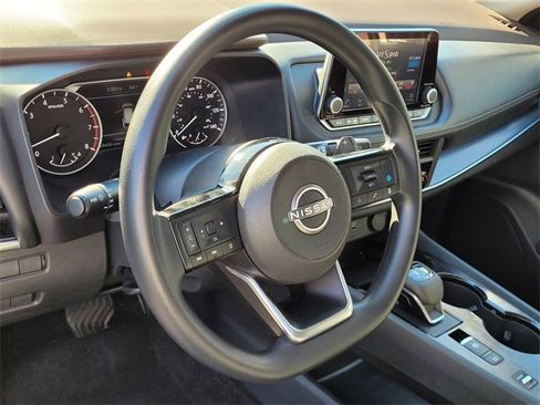 Used 2023 Nissan Rogue SV image 12