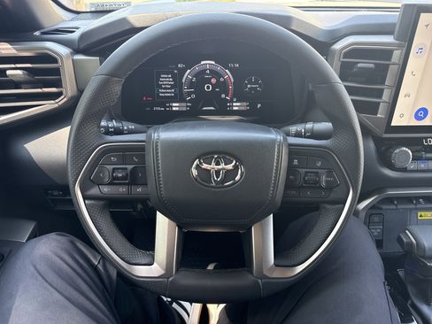 Used 2025 Toyota Tundra Limited AWD/4WD image 18