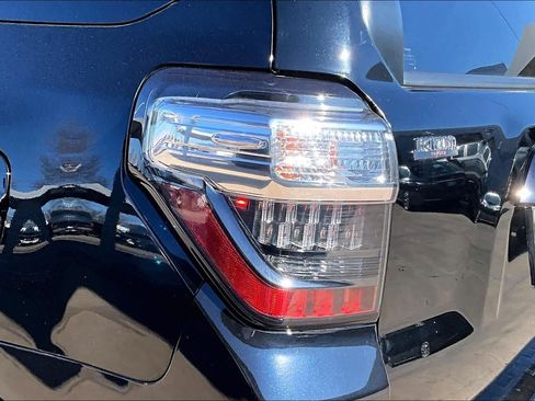 Used 2018 Toyota 4Runner TRD Off-Road Premium image 27