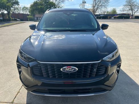 Used 2023 Ford Escape Platinum image 10