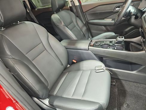 Used 2023 Nissan Rogue SV w/ SV Premium B Package image 16