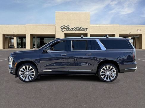 Certified 2026 Cadillac Escalade ESV Platinum Luxury w/ LPO, Radiant Package AWD/4WD image 8
