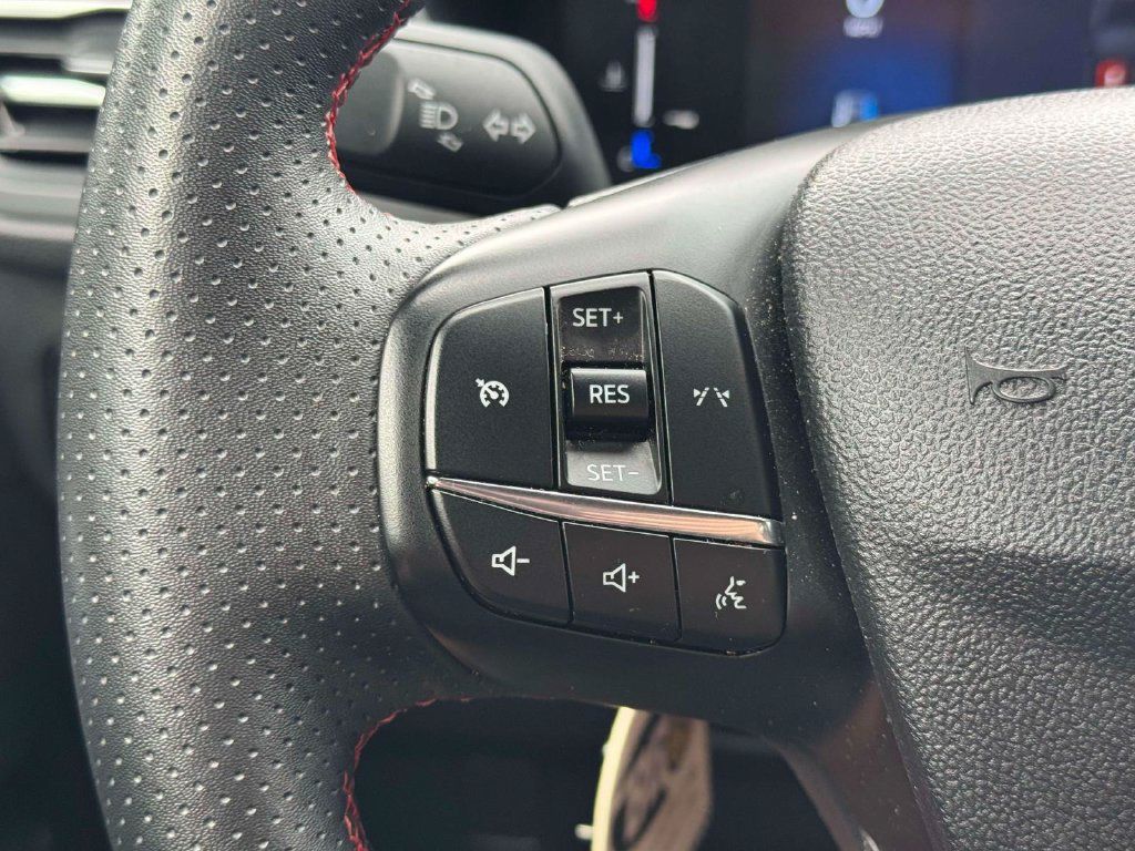 Used 2025 Ford Escape ST-Line Select AWD/4WD image 22
