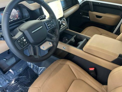 New 2026 Land Rover Defender 110 X-Dynamic SE AWD/4WD image 4