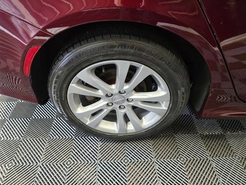 Used 2016 Chrysler 200 Limited image 33