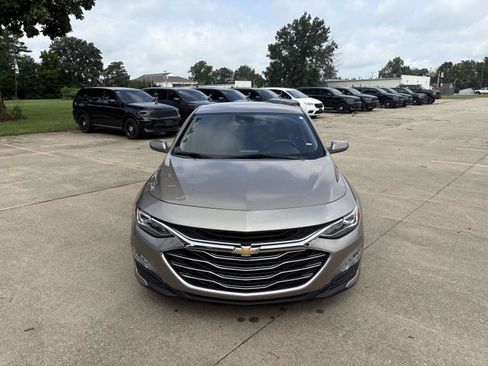 Used 2024 Chevrolet Malibu LT FWD image 3