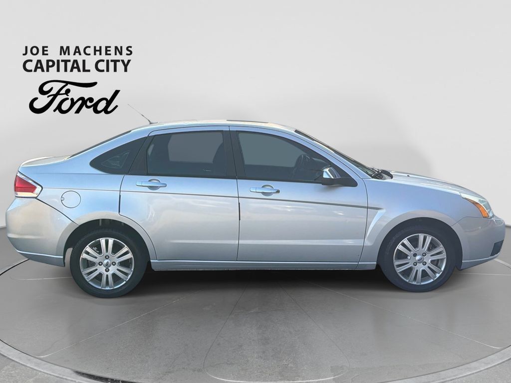 Used 2010 Ford Focus SEL FWD image 3