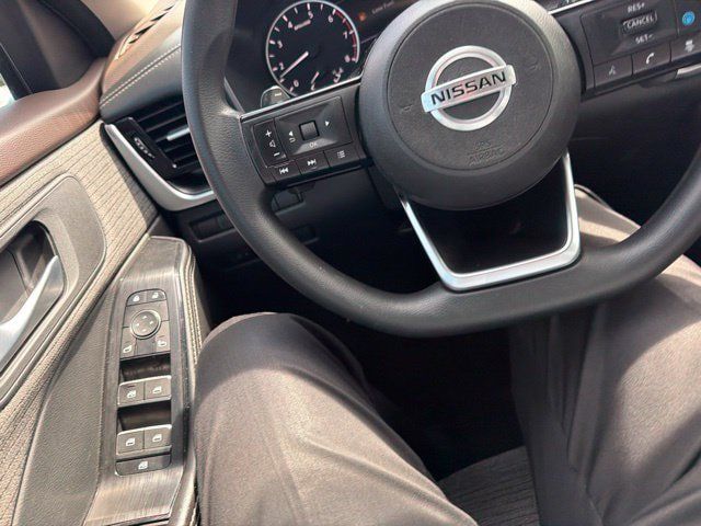 Used 2021 Nissan Rogue SV FWD image 16