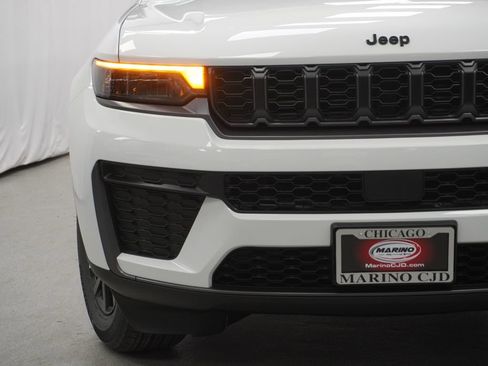 New 2026 Jeep Grand Cherokee Altitude AWD/4WD image 6