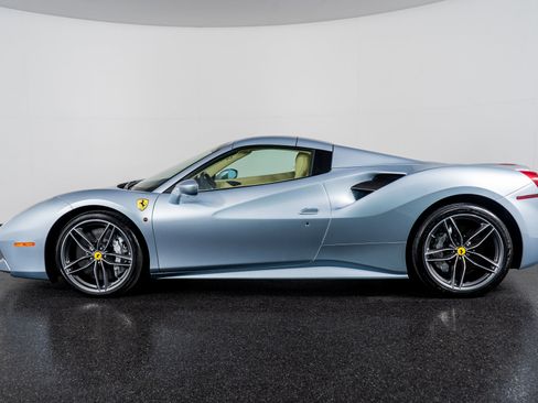 Used 2019 Ferrari 488 Spider image 18