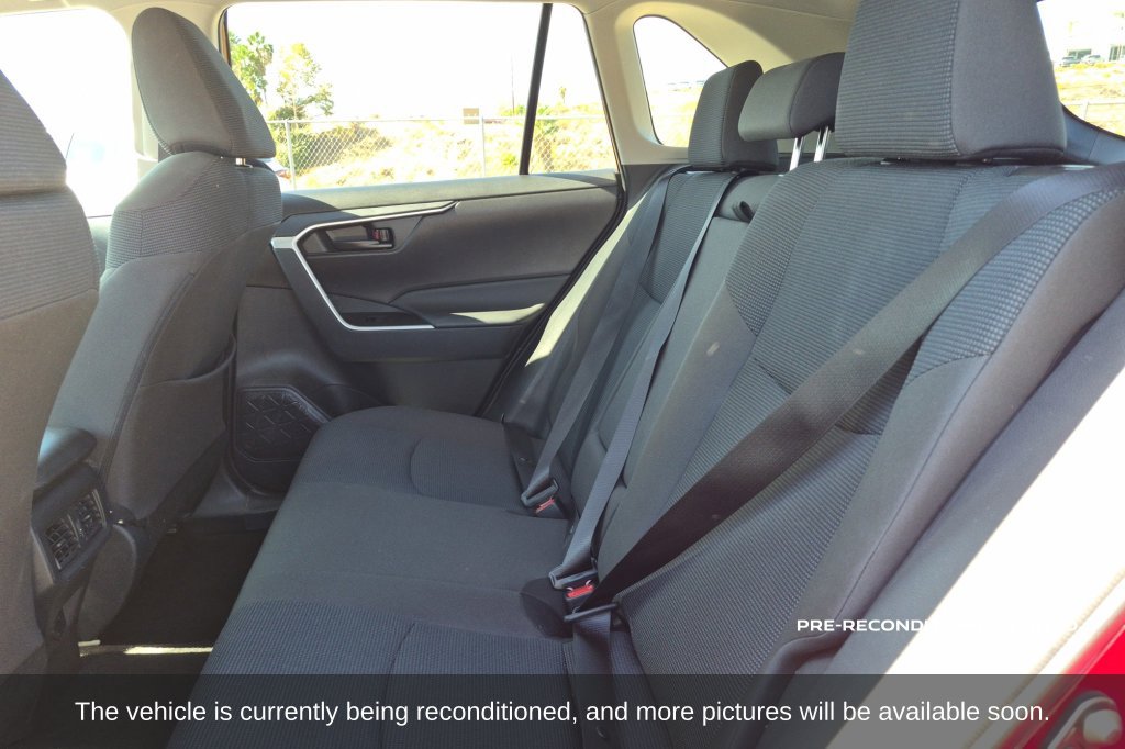 Used 2025 Toyota RAV4 LE AWD/4WD image 12