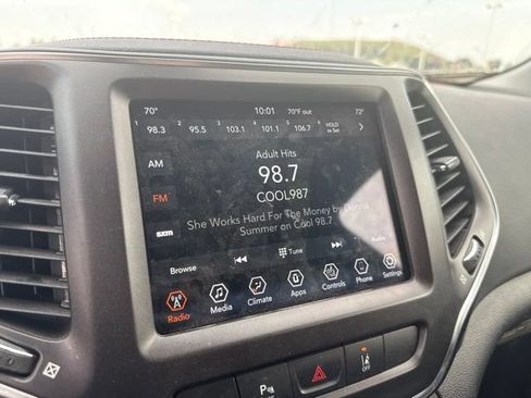 Used 2021 Jeep Cherokee Trailhawk AWD/4WD image 10