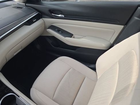 Certified 2024 Nissan Altima 2.5 SV w/ SV Premium Package FWD image 15