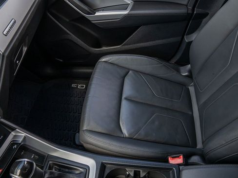 Used 2020 Audi Q3 2.0T Premium AWD/4WD image 30
