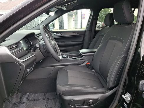 Used 2025 Jeep Grand Cherokee L Laredo w/ Luxury Tech Group I AWD/4WD image 15