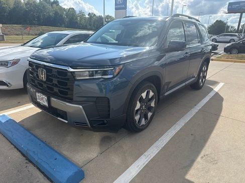 Used 2026 Honda Pilot Touring image 2
