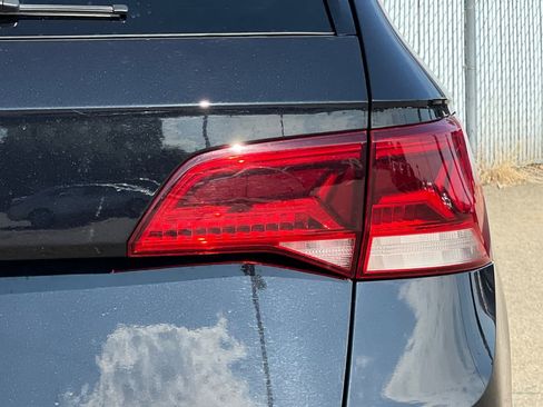 Used 2024 Volkswagen Taos SE w/ Panoramic Sunroof Package AWD/4WD image 21