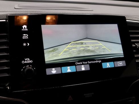 Used 2022 Honda Pilot Touring image 2