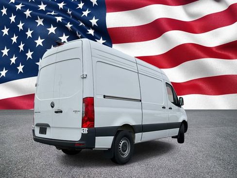 Used 2025 Mercedes-Benz Sprinter 2500 image 4