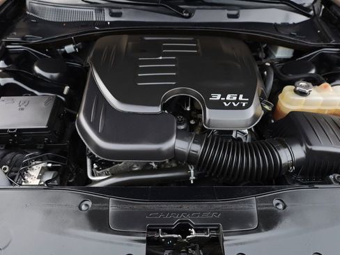 Used 2022 Dodge Charger SXT w/ Leather Interior Group image 11