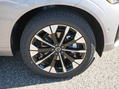 New 2026 Volvo XC60 B5 Plus w/ Climate Package image 4