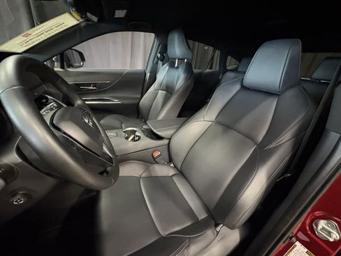 Certified 2024 Toyota Venza Nightshade image 5