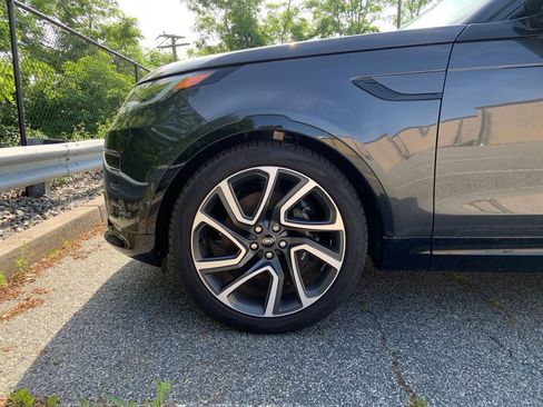 Certified 2024 Land Rover Discovery Metropolitan Edition image 11