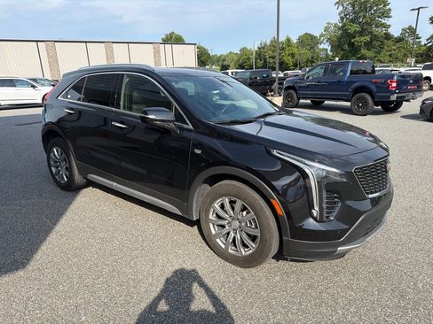 Used 2023 Cadillac XT4 Premium Luxury w/ Technology Package FWD image 11