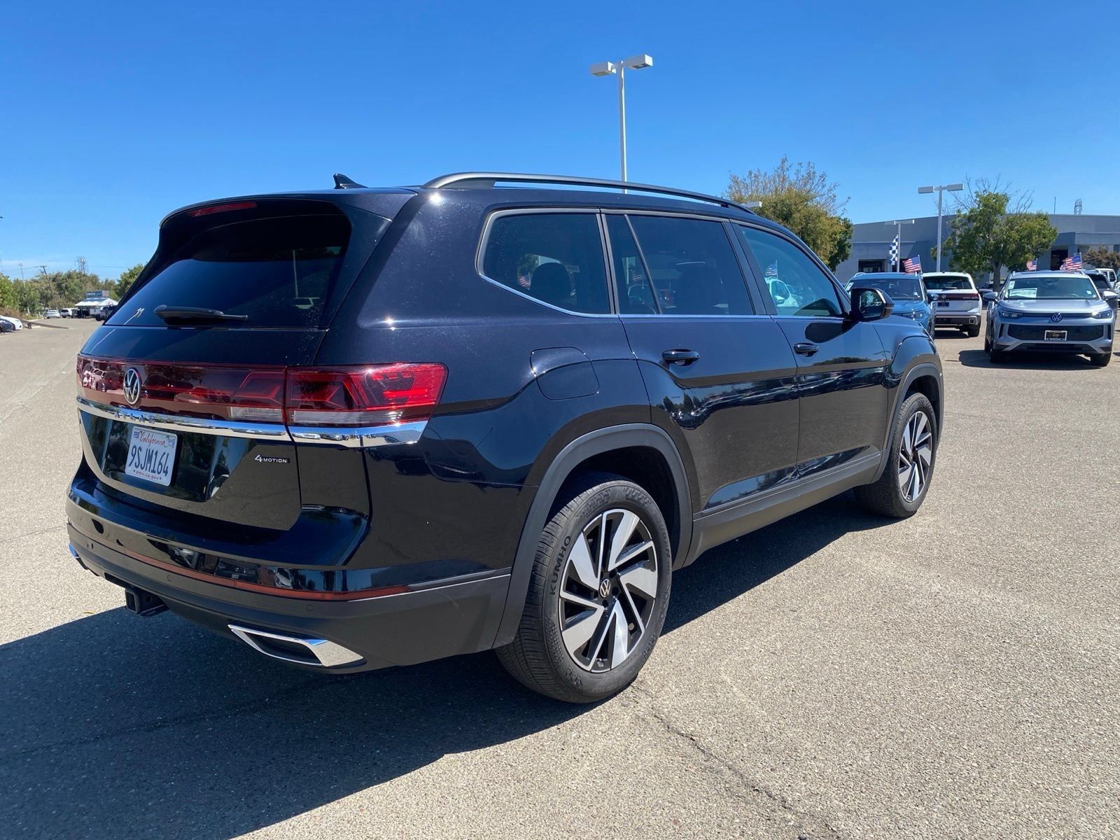 Used 2025 Volkswagen Atlas SE AWD/4WD image 5