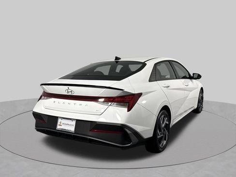 Used 2025 Hyundai Elantra SEL FWD image 14
