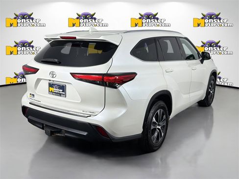 Used 2021 Toyota Highlander XLE image 5