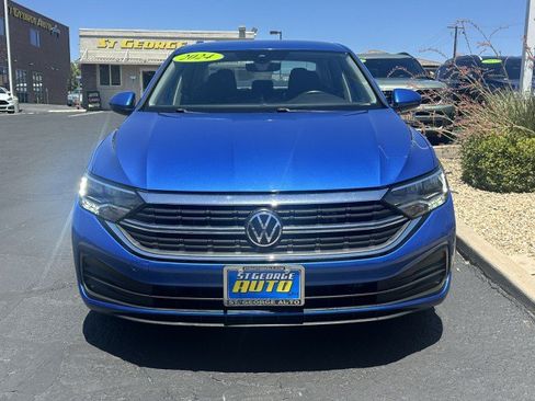 Used 2024 Volkswagen Jetta SE FWD image 8